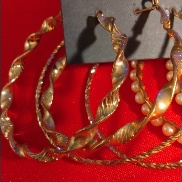 Set Goldtone Hoops - Picture 3 of 4
